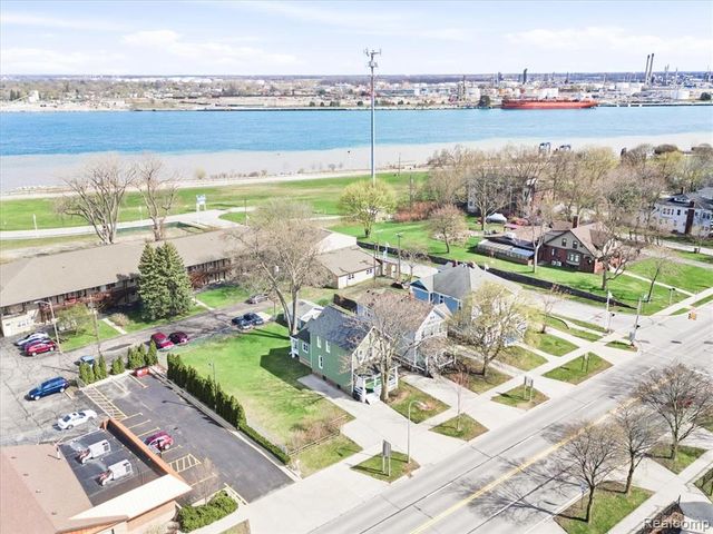 1618 Military Street, Port Huron, MI 48060
