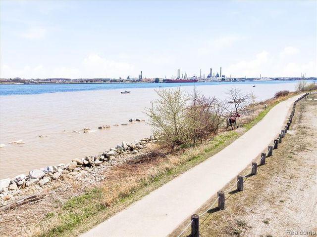 1618 Military Street, Port Huron, MI 48060
