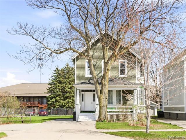 1618 Military Street, Port Huron, MI 48060