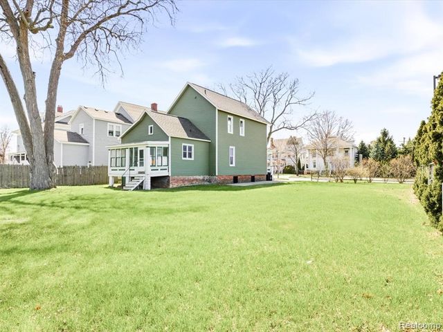 1618 Military Street, Port Huron, MI 48060
