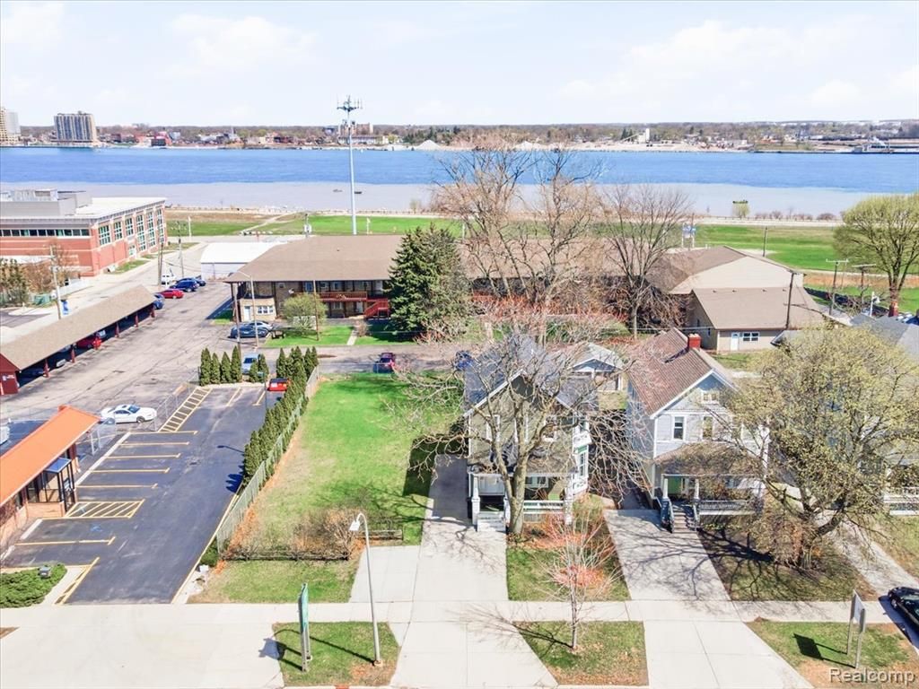 1618 Military Street, Port Huron, MI 48060