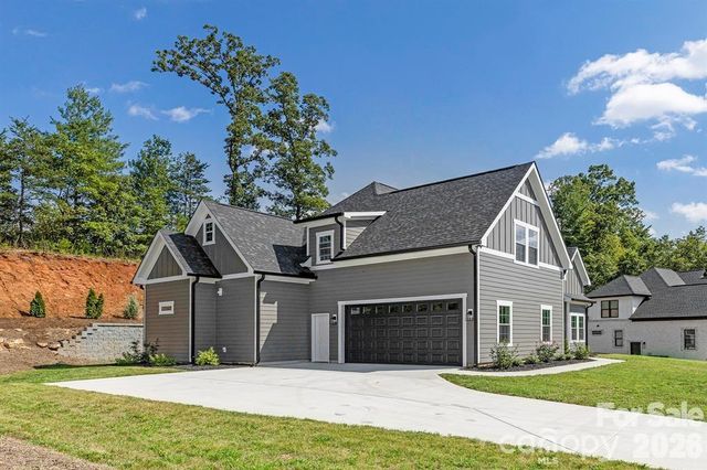 5046 Woodwinds Drive NE, Hickory, NC 28601