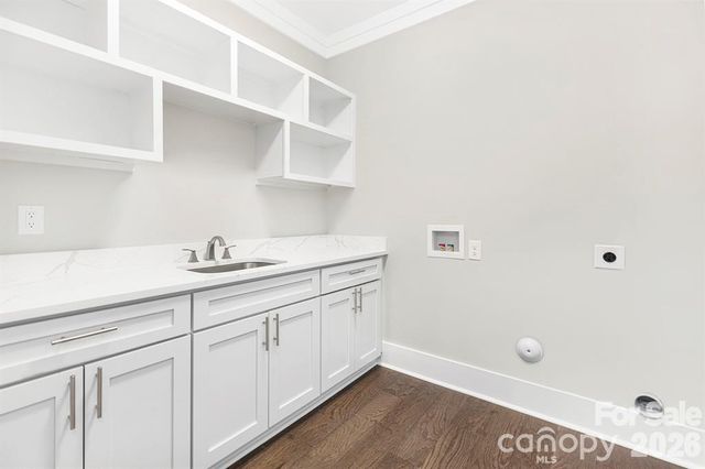 5046 Woodwinds Drive NE, Hickory, NC 28601
