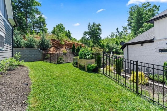 5046 Woodwinds Drive NE, Hickory, NC 28601