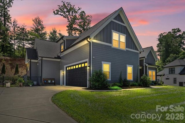 5046 Woodwinds Drive NE, Hickory, NC 28601