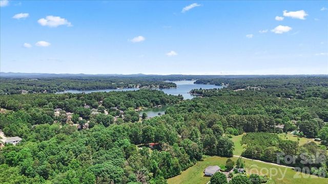 5046 Woodwinds Drive NE, Hickory, NC 28601