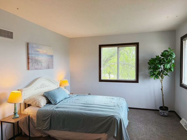2342 Dorland Drive, Maplewood, MN 55119