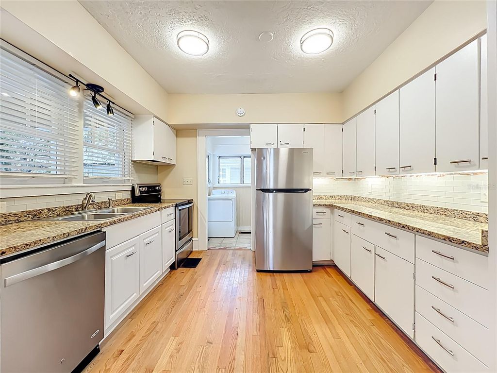 Image 21 of property listing at 409 E CONCORD STREET, Orlando, FL 32803