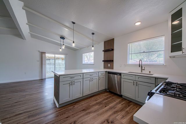 5027 Village Crst, San Antonio, TX 78218