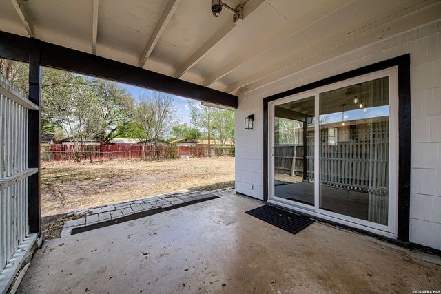 5027 Village Crst, San Antonio, TX 78218
