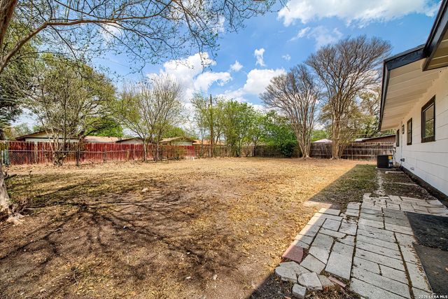 5027 Village Crst, San Antonio, TX 78218