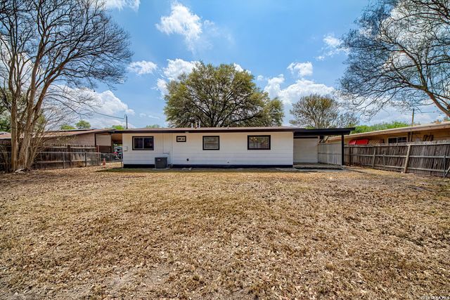 5027 Village Crst, San Antonio, TX 78218