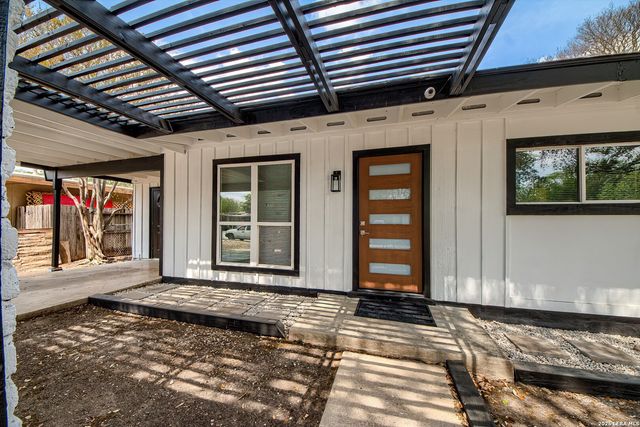 5027 Village Crst, San Antonio, TX 78218