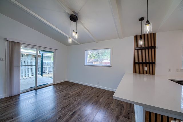 5027 Village Crst, San Antonio, TX 78218