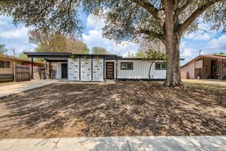 5027 Village Crst, San Antonio, TX 78218
