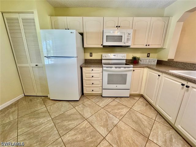 4524 Andover WAY I-204, Naples, FL 34112