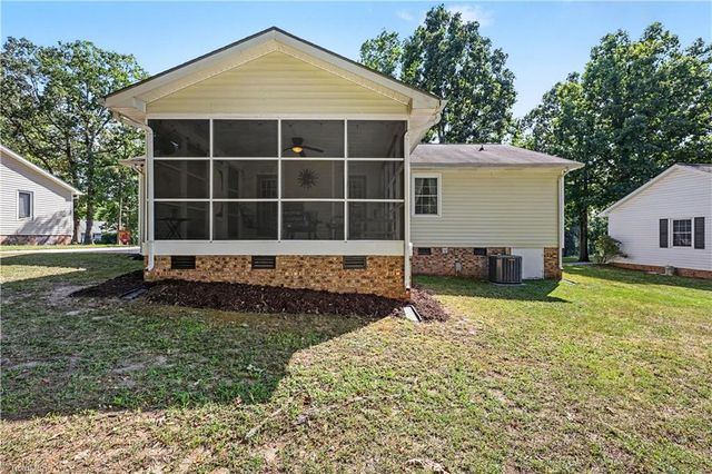 102 Brookhollow Lane, Archdale, NC 27263