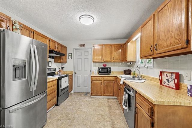 102 Brookhollow Lane, Archdale, NC 27263