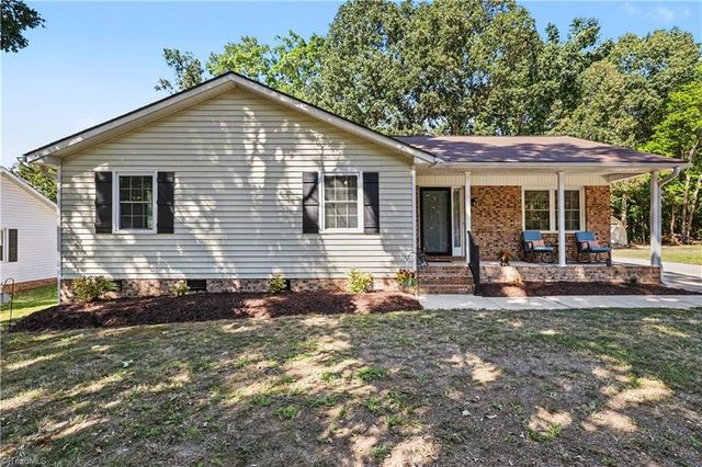 102 Brookhollow Lane, Archdale, NC 27263