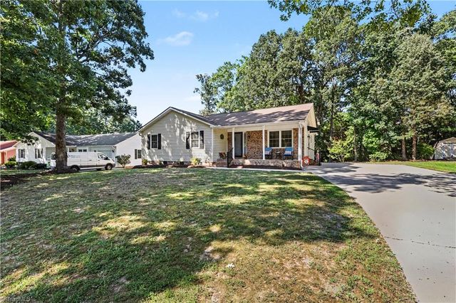102 Brookhollow Lane, Archdale, NC 27263