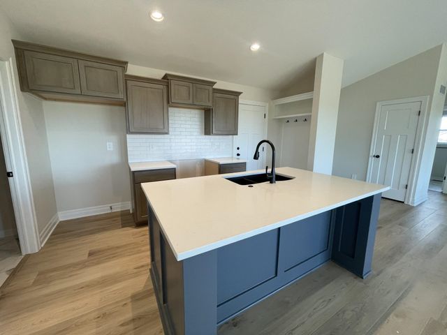 1973 E Limestone St, Andover, KS 67002