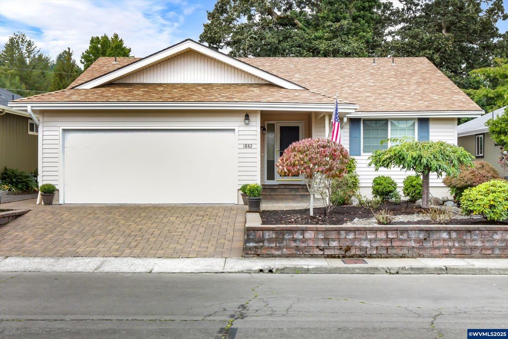 1882 Woodstock Cir NW, Salem, OR 97304