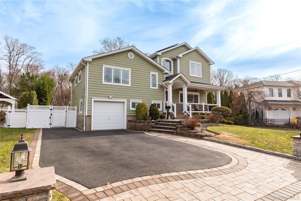 159 East Drive, Massapequa, NY 11758