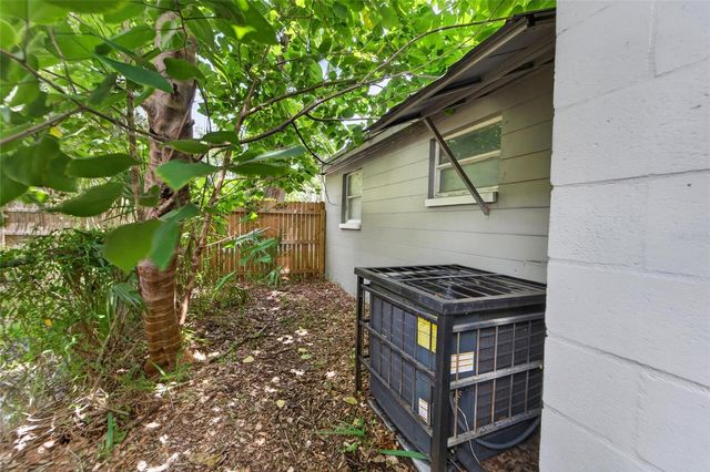1703 E IDELL STREET, Tampa, FL 33604