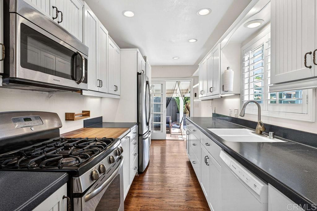 Image 6 of property listing at 1905 Catalina Boulevard, San Diego, CA 92107