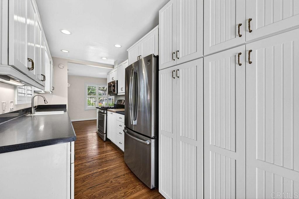 Image 8 of property listing at 1905 Catalina Boulevard, San Diego, CA 92107