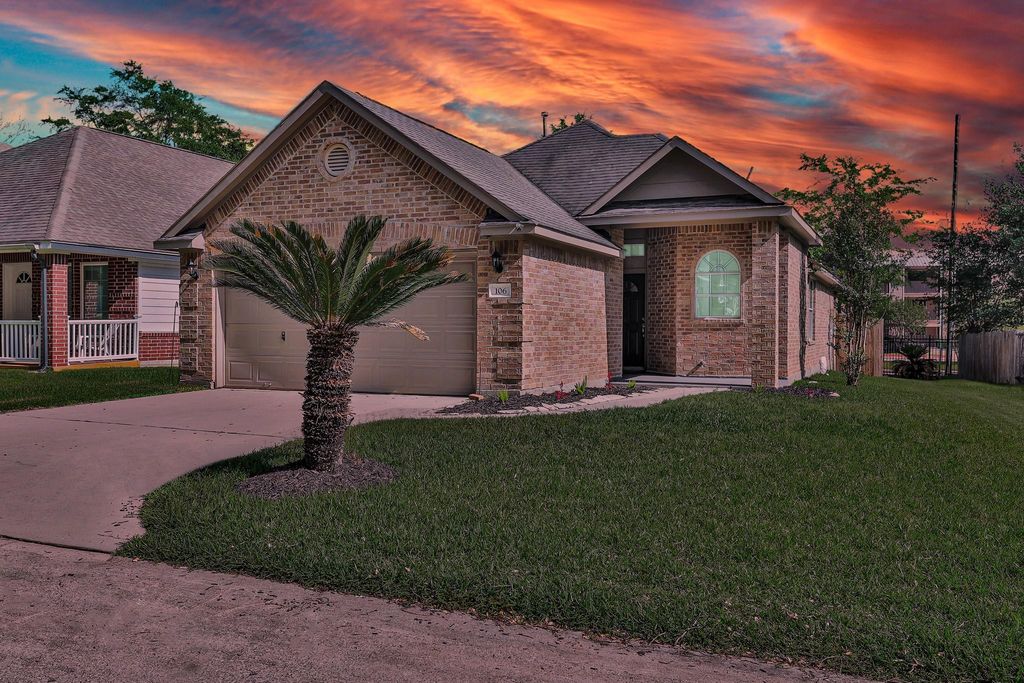 106 Snug Harbor Drive, Conroe, TX 77356