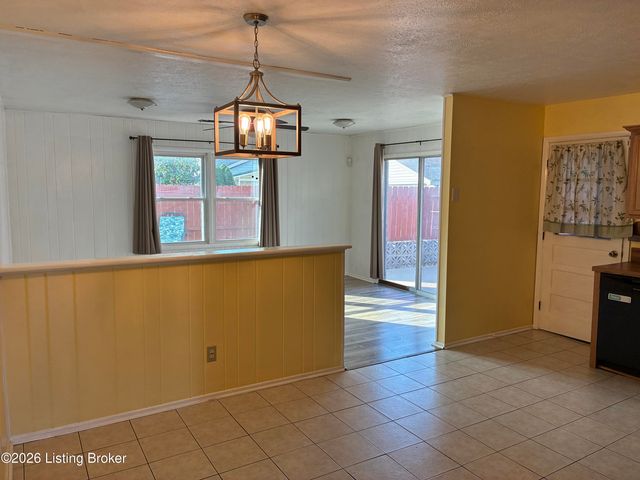 9801 Tucson Ct, Louisville, KY 40223