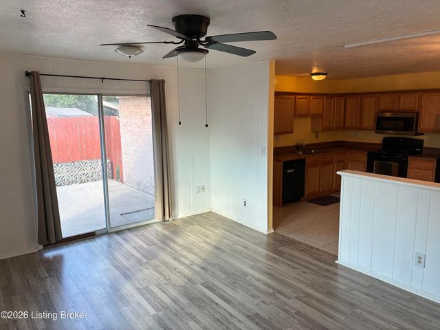 9801 Tucson Ct, Louisville, KY 40223