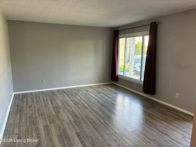 9801 Tucson Ct, Louisville, KY 40223