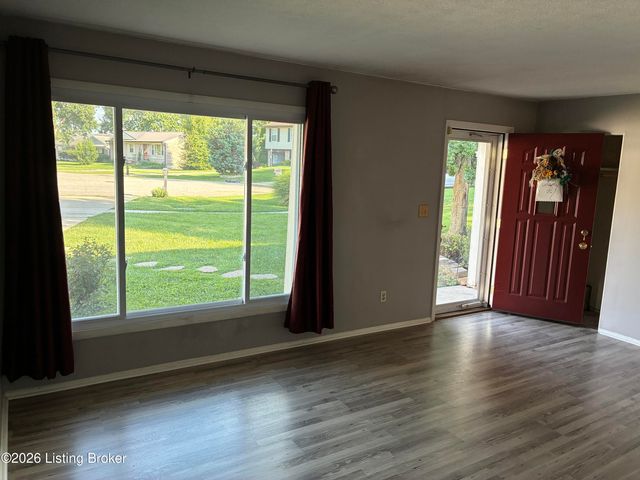 9801 Tucson Ct, Louisville, KY 40223