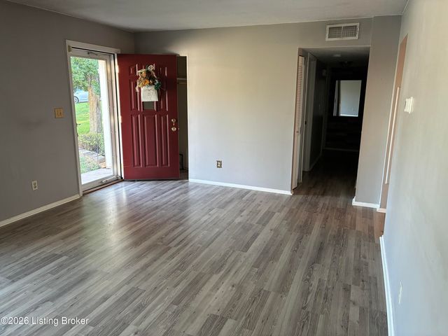 9801 Tucson Ct, Louisville, KY 40223