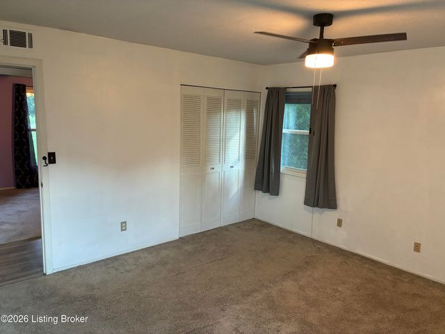 9801 Tucson Ct, Louisville, KY 40223