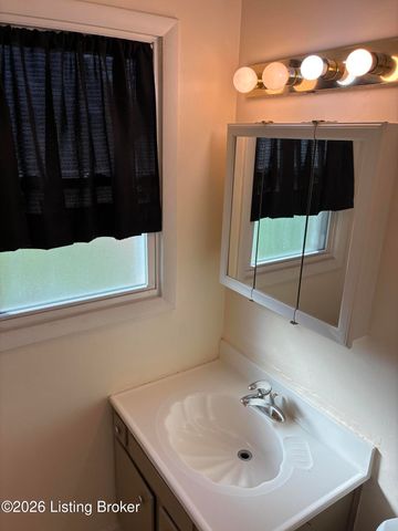 9801 Tucson Ct, Louisville, KY 40223