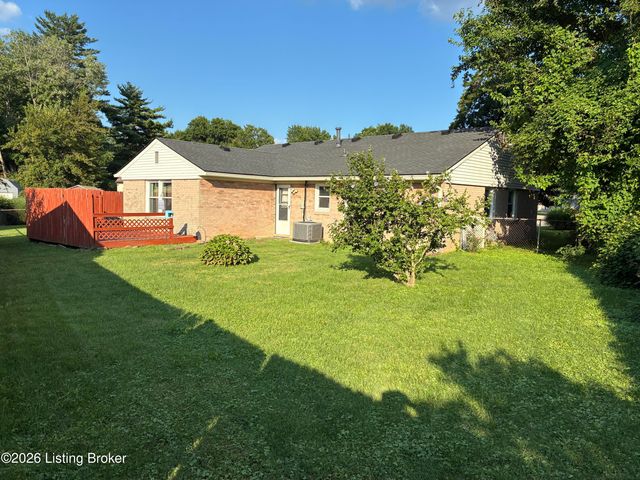 9801 Tucson Ct, Louisville, KY 40223