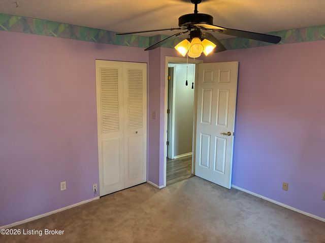 9801 Tucson Ct, Louisville, KY 40223