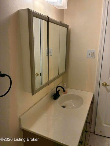 9801 Tucson Ct, Louisville, KY 40223