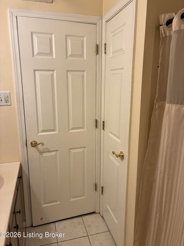 9801 Tucson Ct, Louisville, KY 40223
