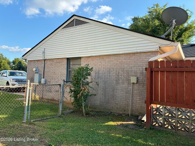 9801 Tucson Ct, Louisville, KY 40223