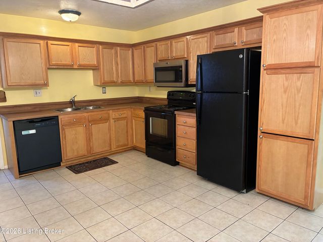 9801 Tucson Ct, Louisville, KY 40223