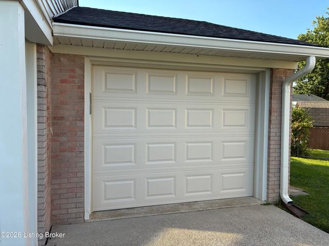 9801 Tucson Ct, Louisville, KY 40223