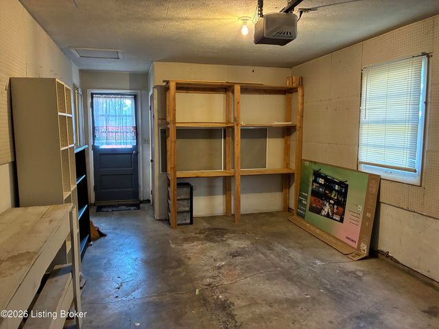 9801 Tucson Ct, Louisville, KY 40223