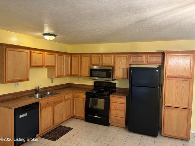 9801 Tucson Ct, Louisville, KY 40223