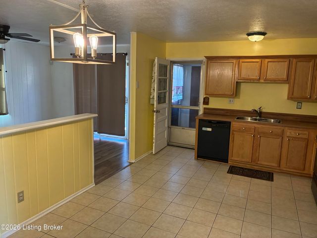9801 Tucson Ct, Louisville, KY 40223
