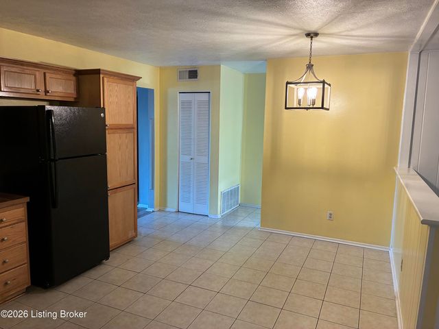 9801 Tucson Ct, Louisville, KY 40223