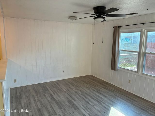 9801 Tucson Ct, Louisville, KY 40223